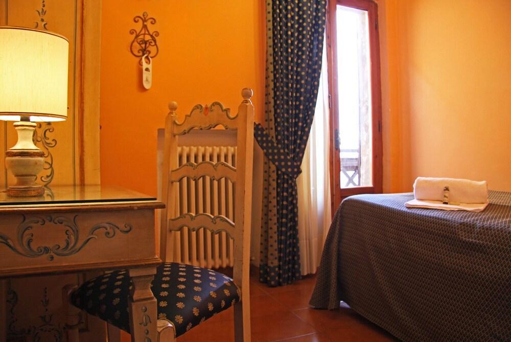 Hotel La Cisterna San Gimignano Luaran gambar