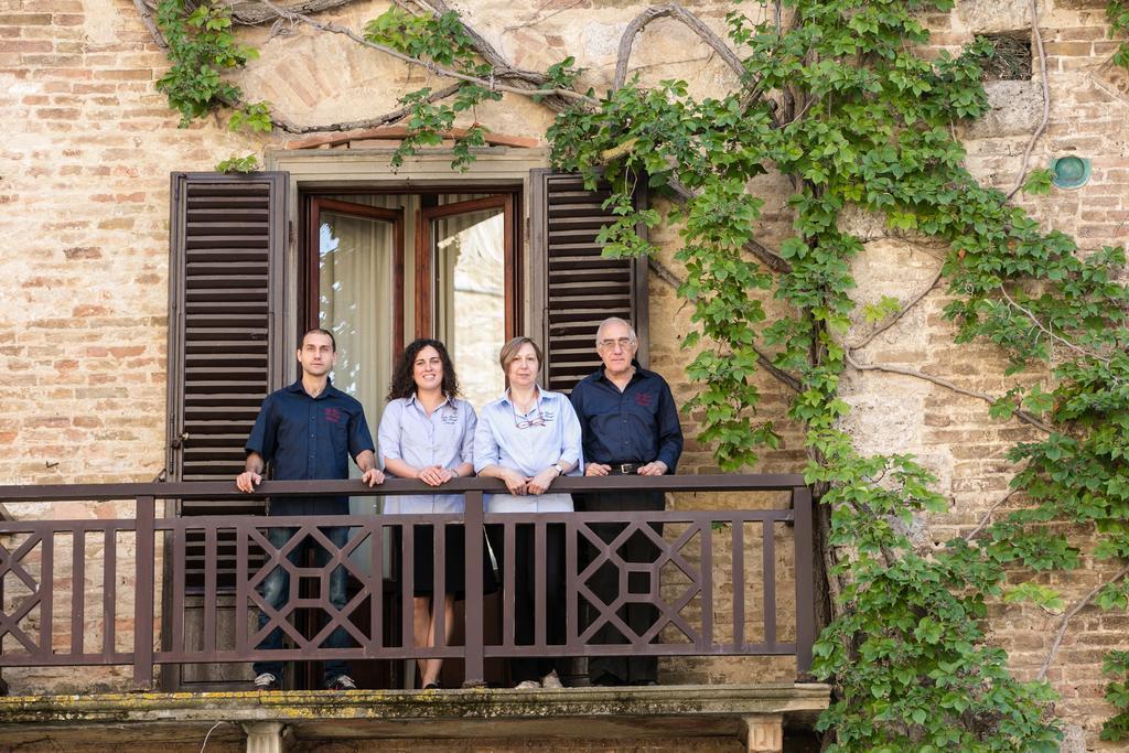 Hotel La Cisterna San Gimignano Luaran gambar