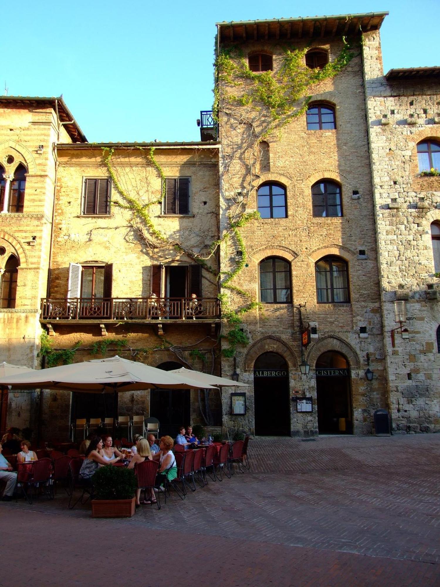 Hotel La Cisterna San Gimignano Luaran gambar