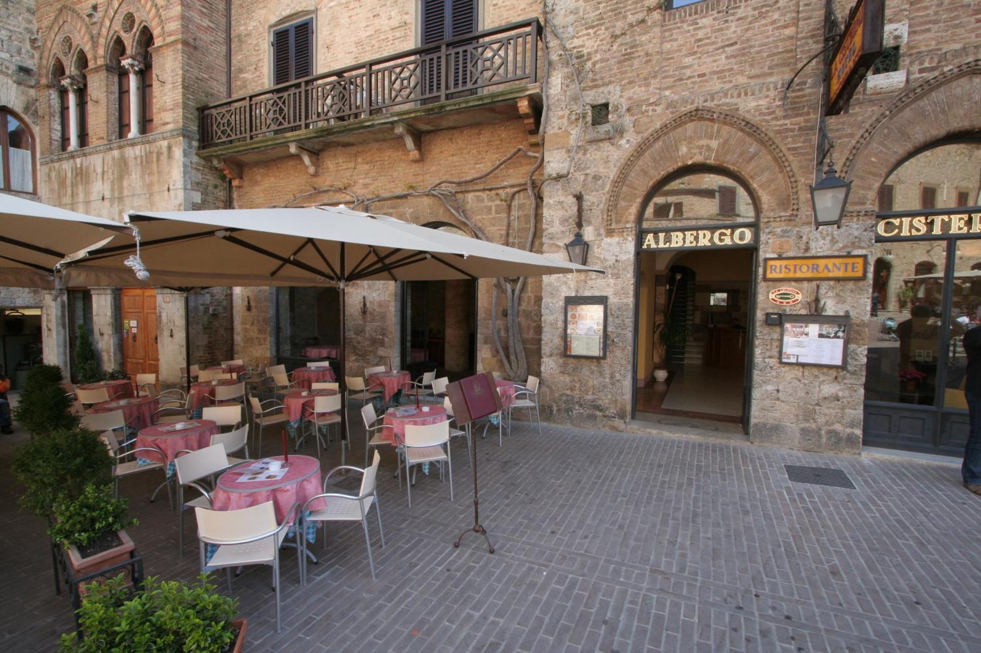 Hotel La Cisterna San Gimignano Luaran gambar