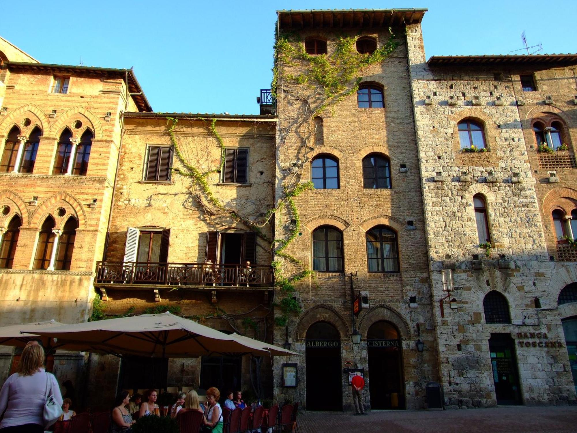Hotel La Cisterna San Gimignano Luaran gambar