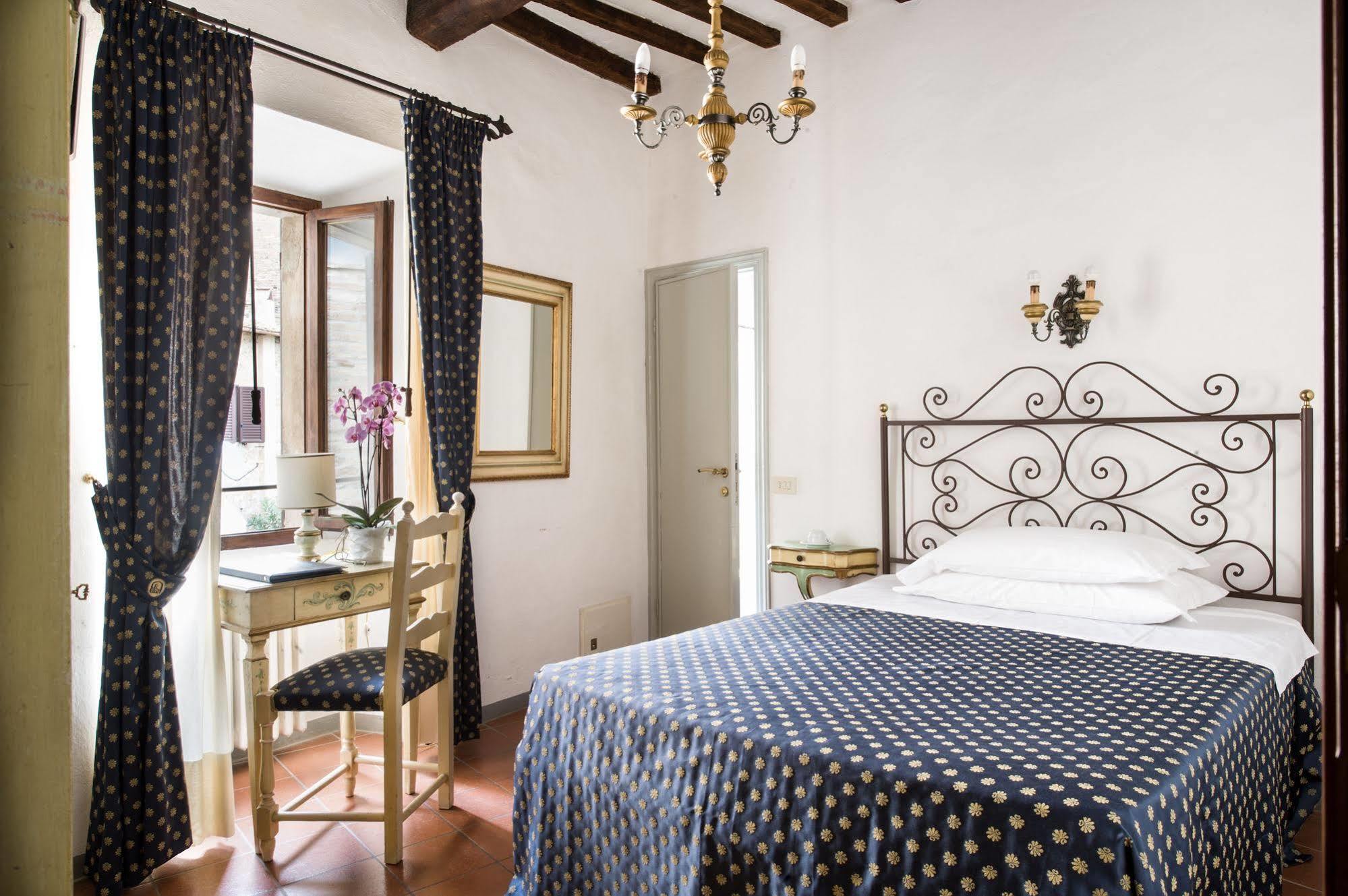 Hotel La Cisterna San Gimignano Luaran gambar