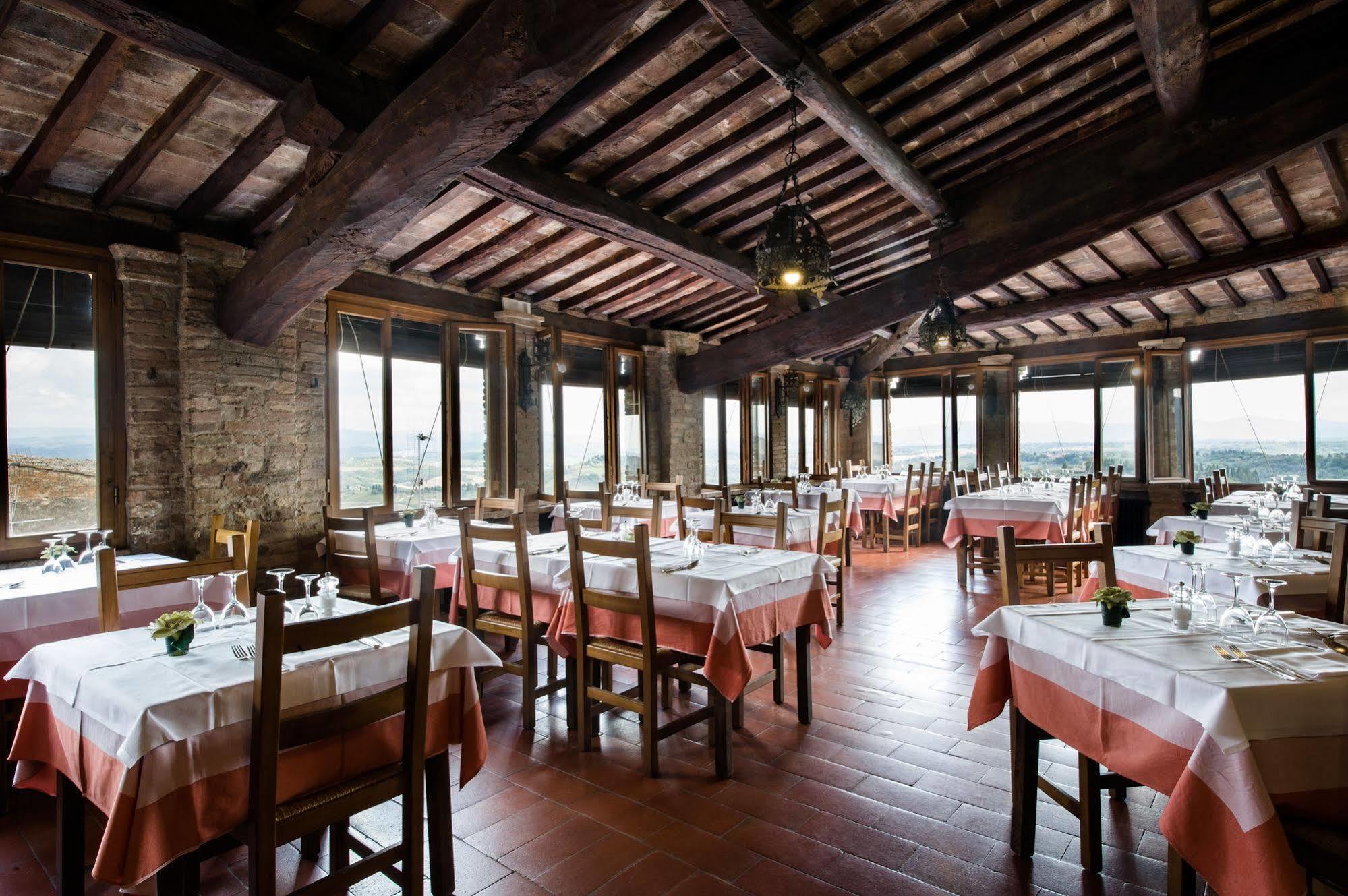 Hotel La Cisterna San Gimignano Luaran gambar