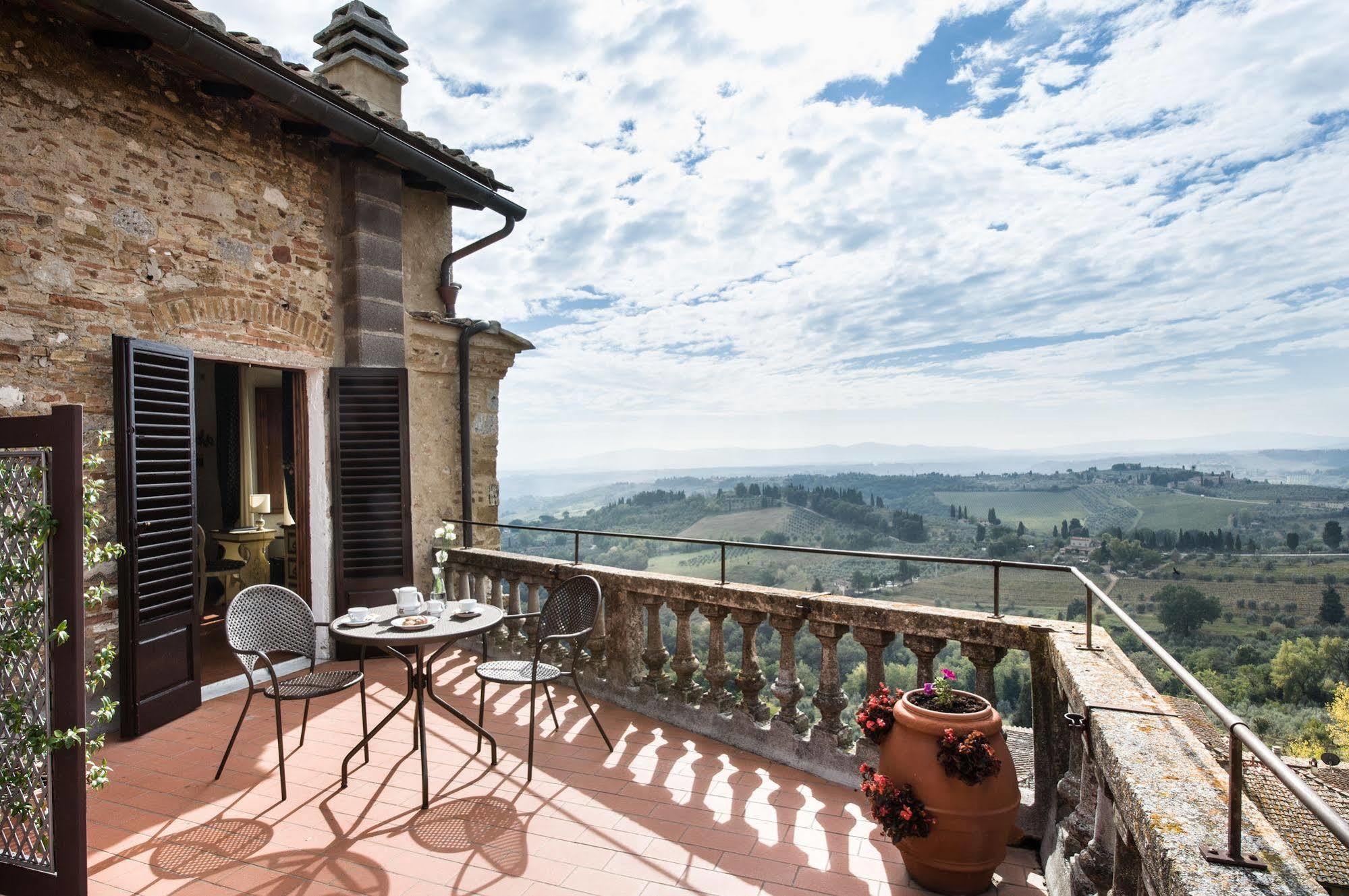 Hotel La Cisterna San Gimignano Luaran gambar