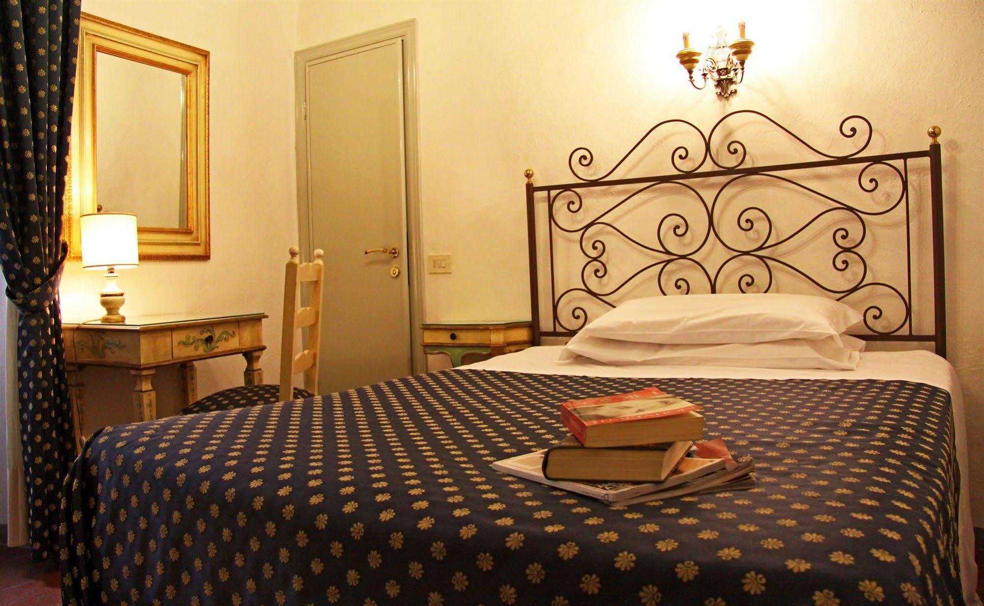 Hotel La Cisterna San Gimignano Luaran gambar