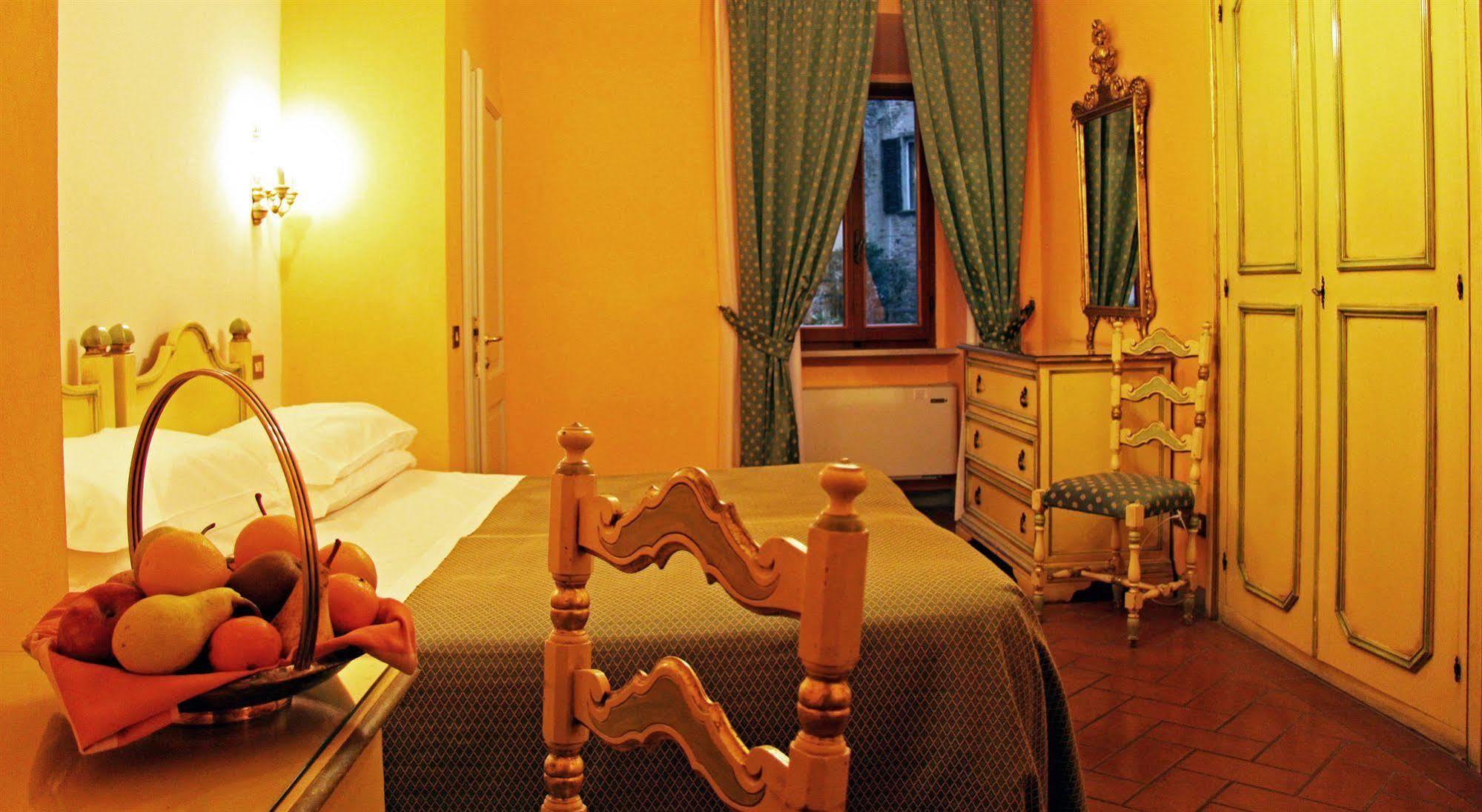 Hotel La Cisterna San Gimignano Luaran gambar