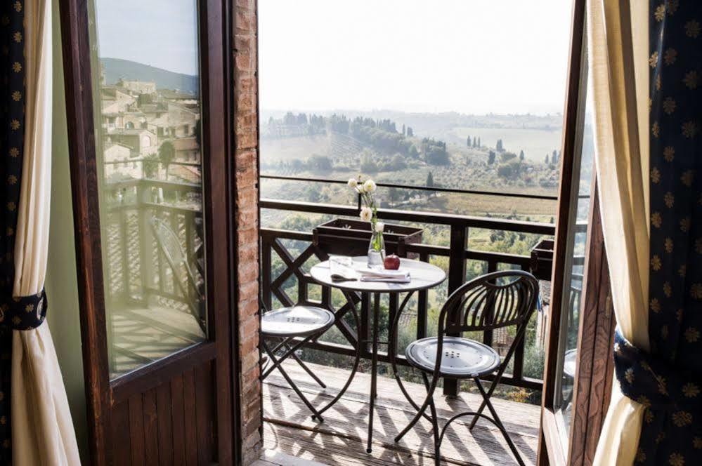 Hotel La Cisterna San Gimignano Luaran gambar