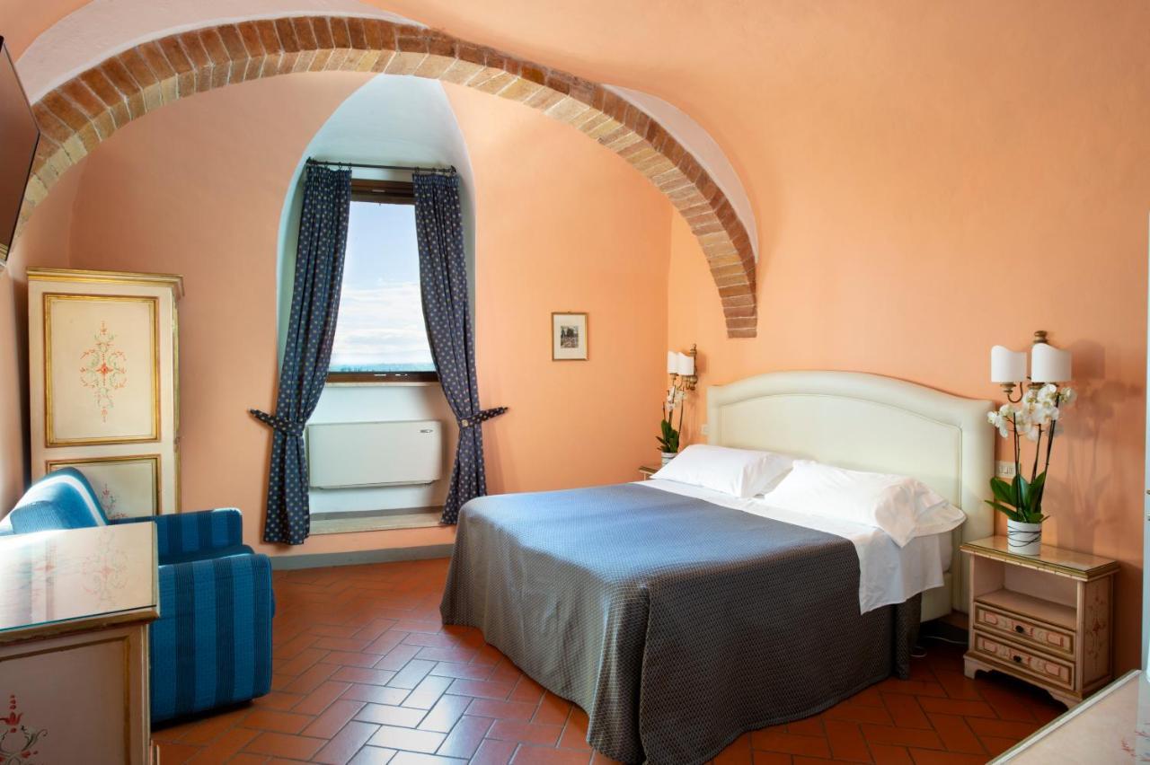 Hotel La Cisterna San Gimignano Luaran gambar
